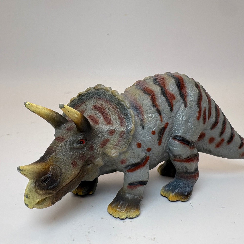 Schleich 2002 Mini Triceratops 5" Dinosaur Figure 14511 Retired Vtg Excellent - Picture 2 of 5